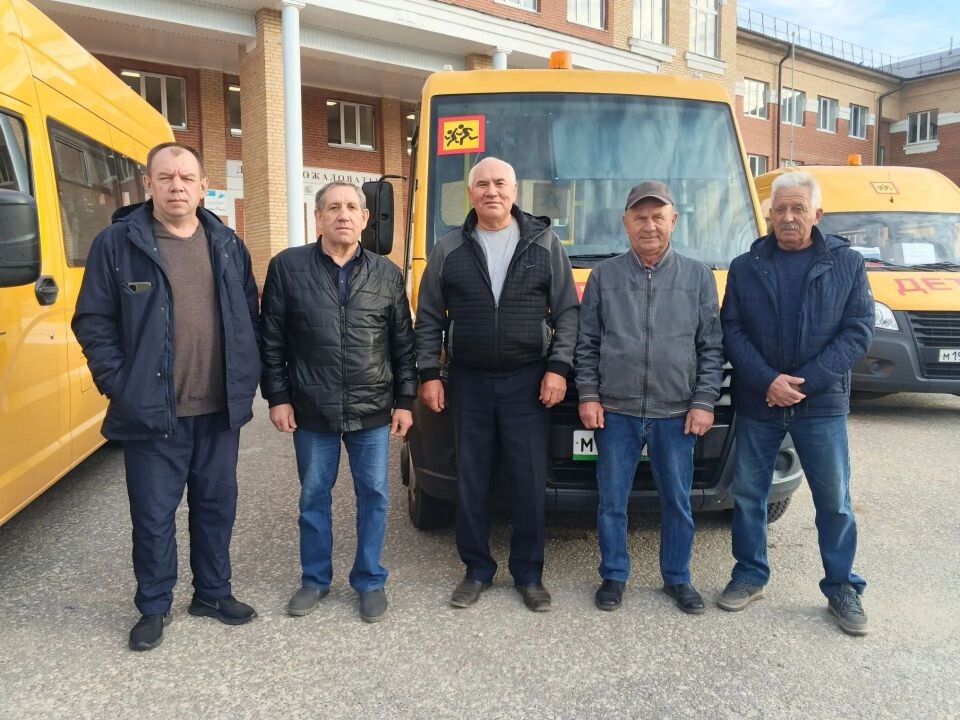 25 октября–День работника автомобильного  и городского пассажирского транспорта. «Нам с водителями повезло!»